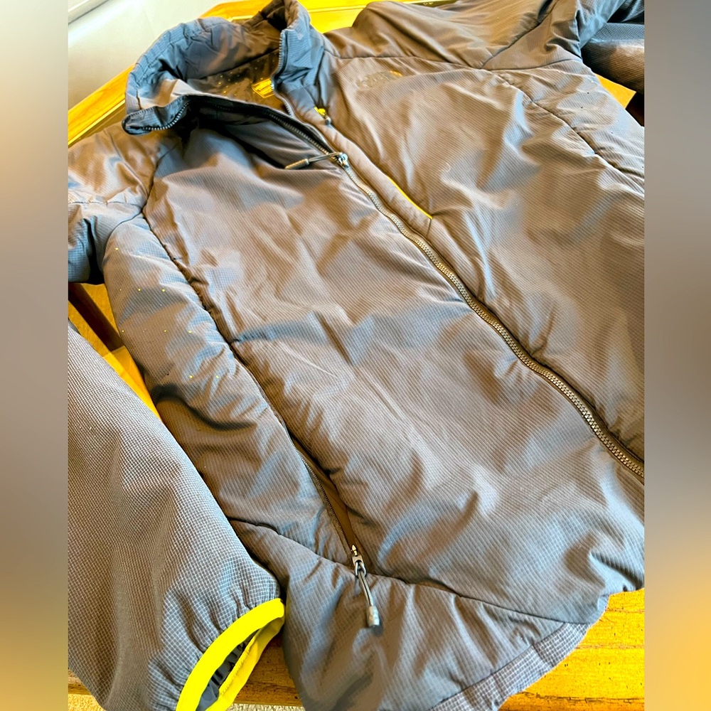 Mid weight North Face puffer jacket , men’s Large